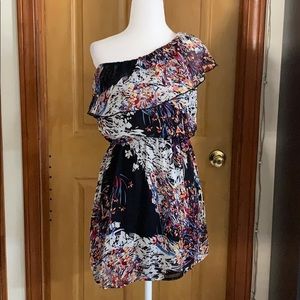 One-shoulder dress by Romeo & Juliet